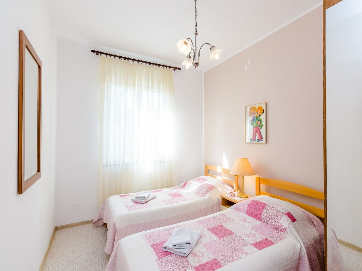 Apartment Apartments Nicol - Two-Bedroom Apartment with Balcony and Sea View - Features photo 5