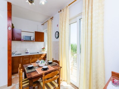 Apartment Apartments Nicol - Two-Bedroom Apartment with Balcony and Sea View - Features photo 7