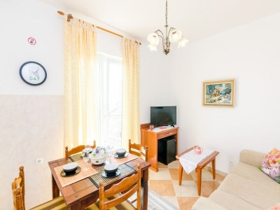 Apartment Apartments Nicol - Two-Bedroom Apartment with Balcony and Sea View - Features photo 9