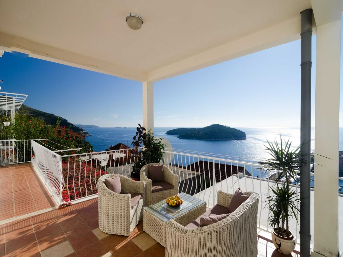 Apartment Apartment with terrace and sea view