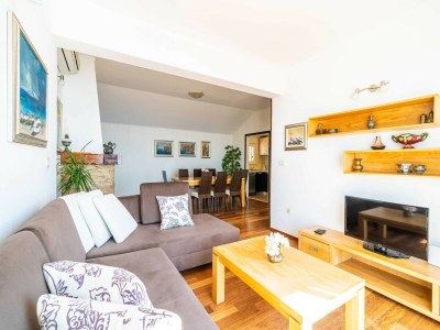 Apartment Apartments Isabora - Premium Two-Bedroom Apartment with Terrace and Sea View - Outdoor photo 18
