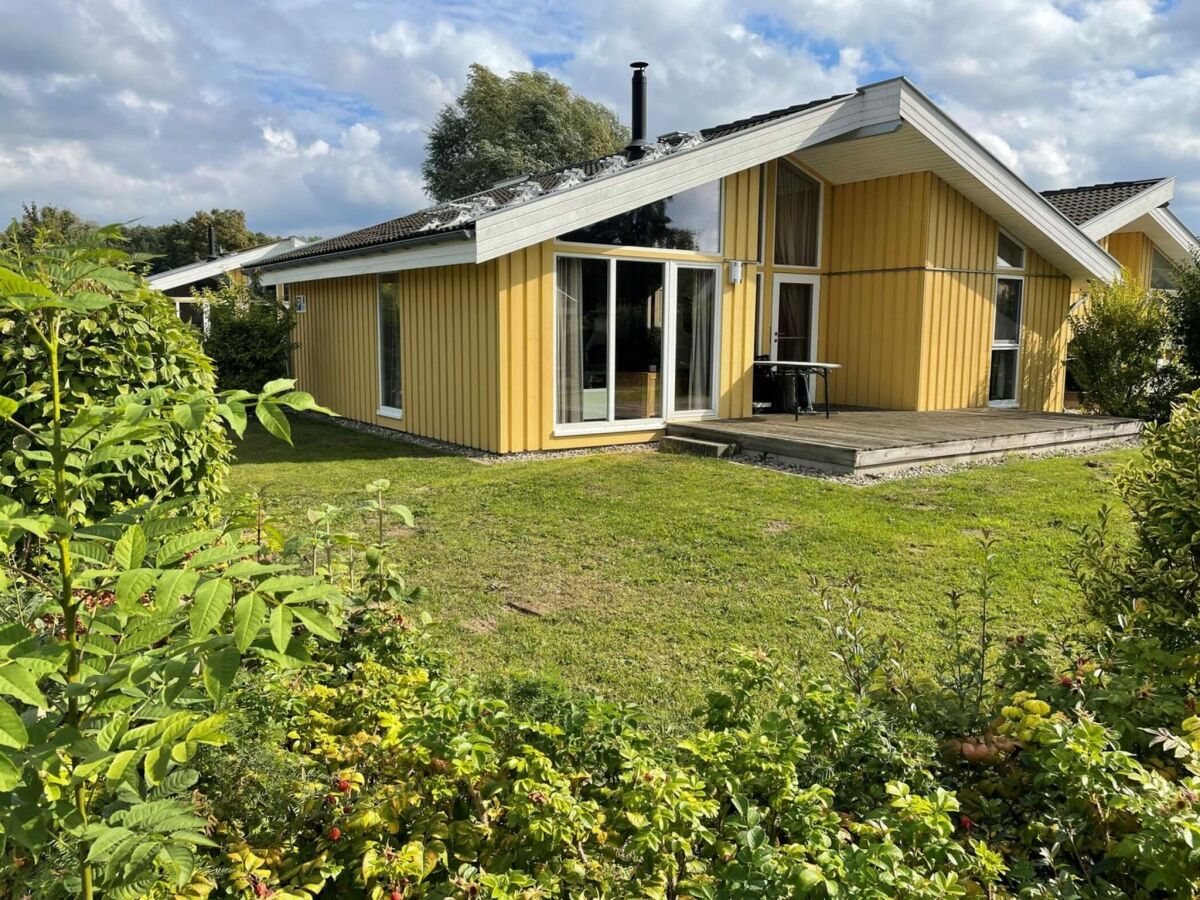 Holiday house Ferienhaus im Ferienpark Mueritz - Outdoor photo 2