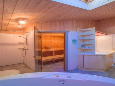 Holiday house Ferienhaus mit Sauna im Ferienpark Mirow - Outdoor photo 15