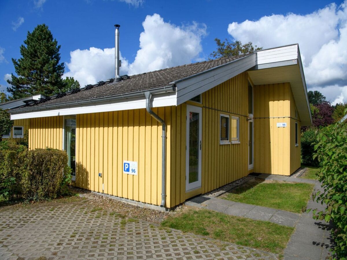 Holiday house Ferienhaus mit Sauna im Ferienpark Mirow - Outdoor photo 2
