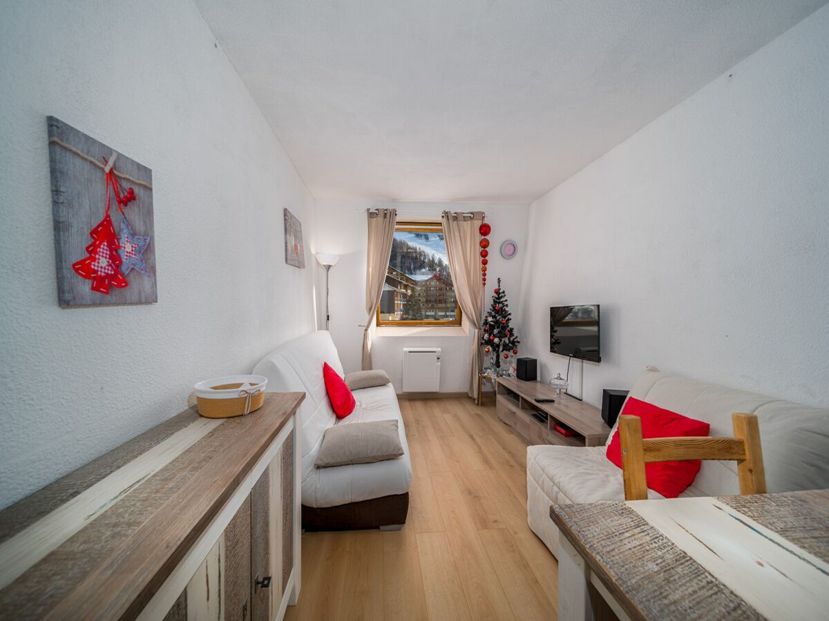 Apartment Studio in Allos with Stunning Mountain Views