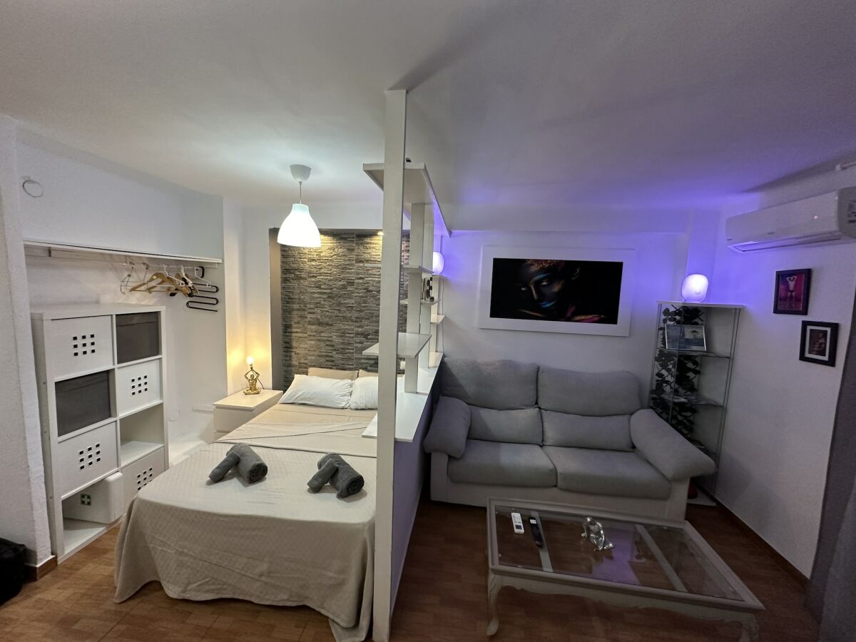 Apartment Apartment in Torremolinos with Sea Views - Features photo 2