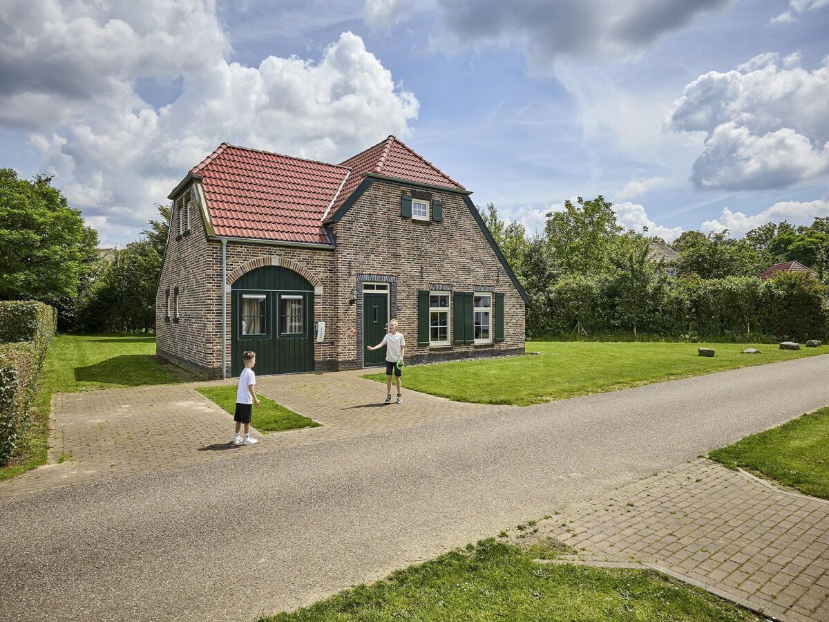 Holiday park Farmhouse in Limburg with Sauna & Hot Tub