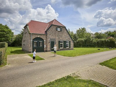 Holiday park Farmhouse in Limburg with Sauna & Hot Tub - Holiday park
