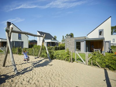Holiday park Bungalow in Limburg with Playground Access - Outdoor photo 4