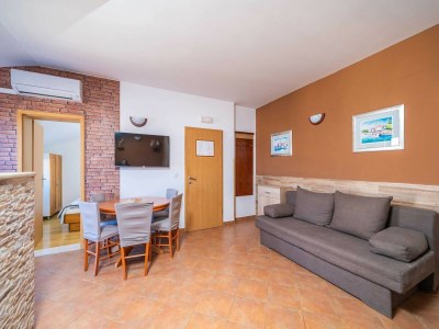 Apartment Apartments Senjo - One Bedroom Apartment with Balcony with Sea View (Apartman 1) - Features photo 3