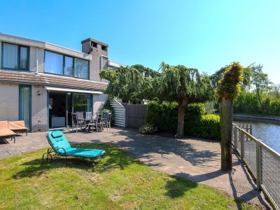Holiday house Waterfront house in Lemmer - Holiday house