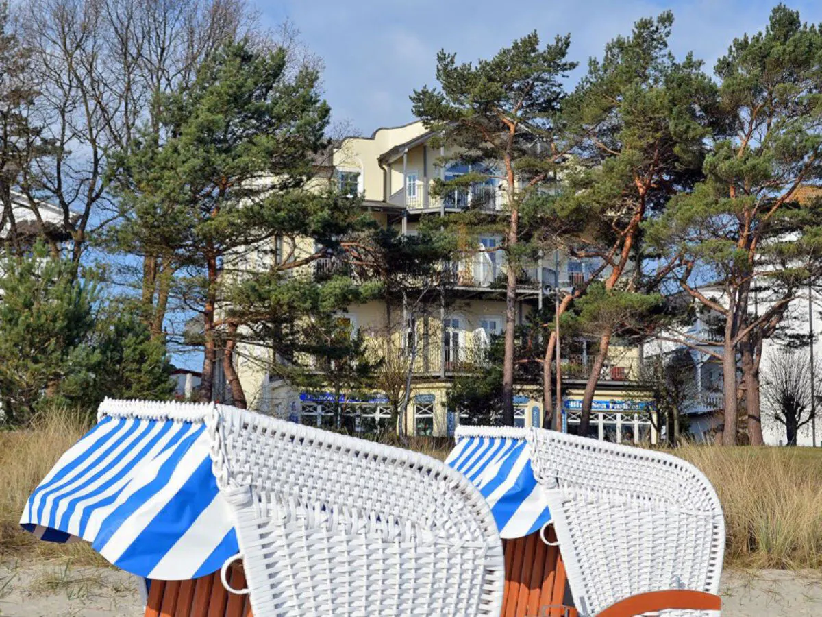 Apartment Stranpromenade - 1. row at the sea incl. beach chair