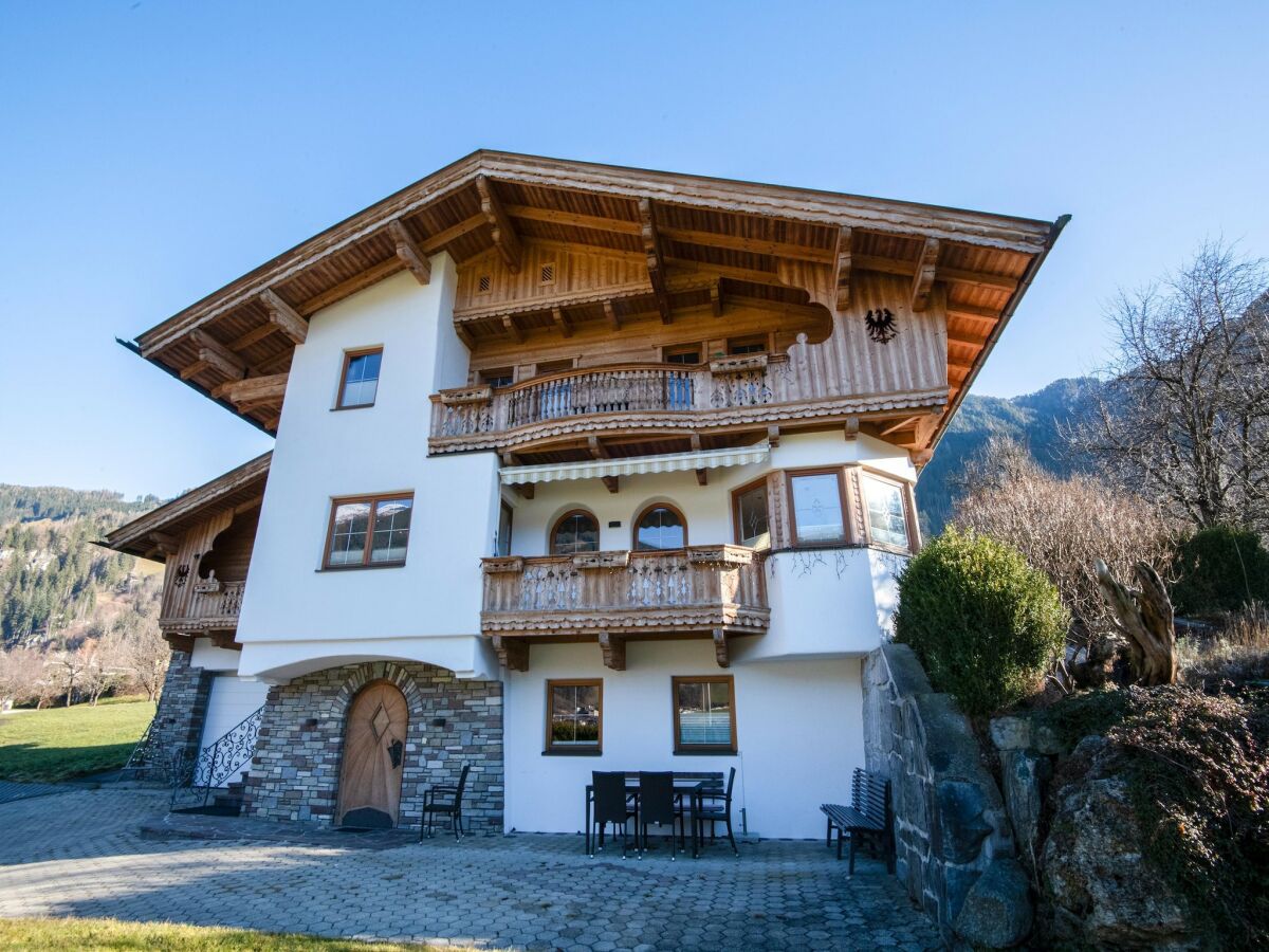 Holiday house Exklusive Wohnung mit Garten und Whirlpool