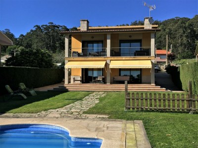 Villa Poolside Comfort by Coast - Outdoor photo 3