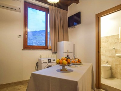 Apartment Apartment near Mount Etna with Hot Tub - Features photo 14