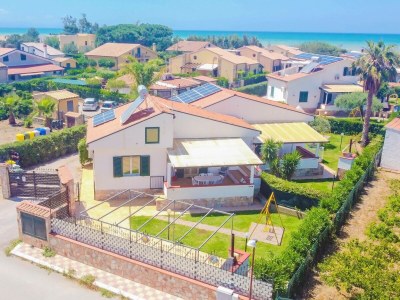 Holiday house Villa Iris in Campofelice di Roccella - Holiday house