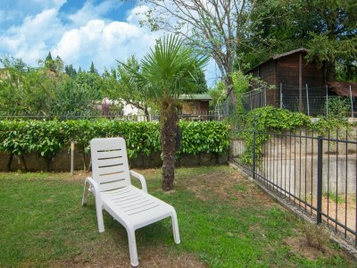 Apartment Chic Apartment with Outdoor Serenity - Outdoor photo 5