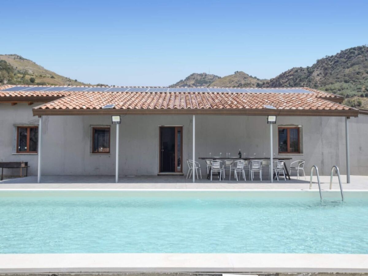 Villa Villa in Gaggi mit Pool in der Nähe des Ätna