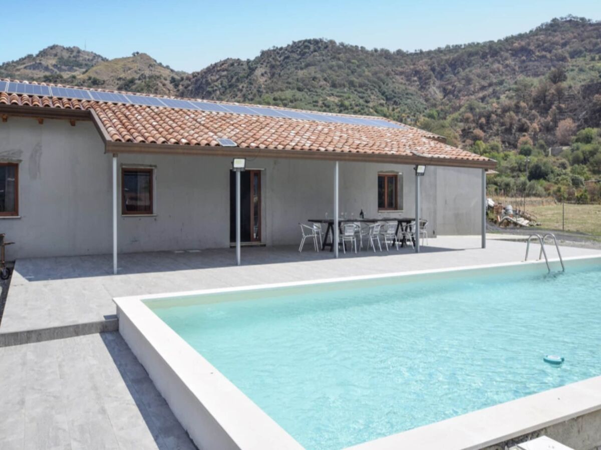 Villa Villa in Gaggi mit Pool in der Nähe des Ätna - Outdoor photo 2