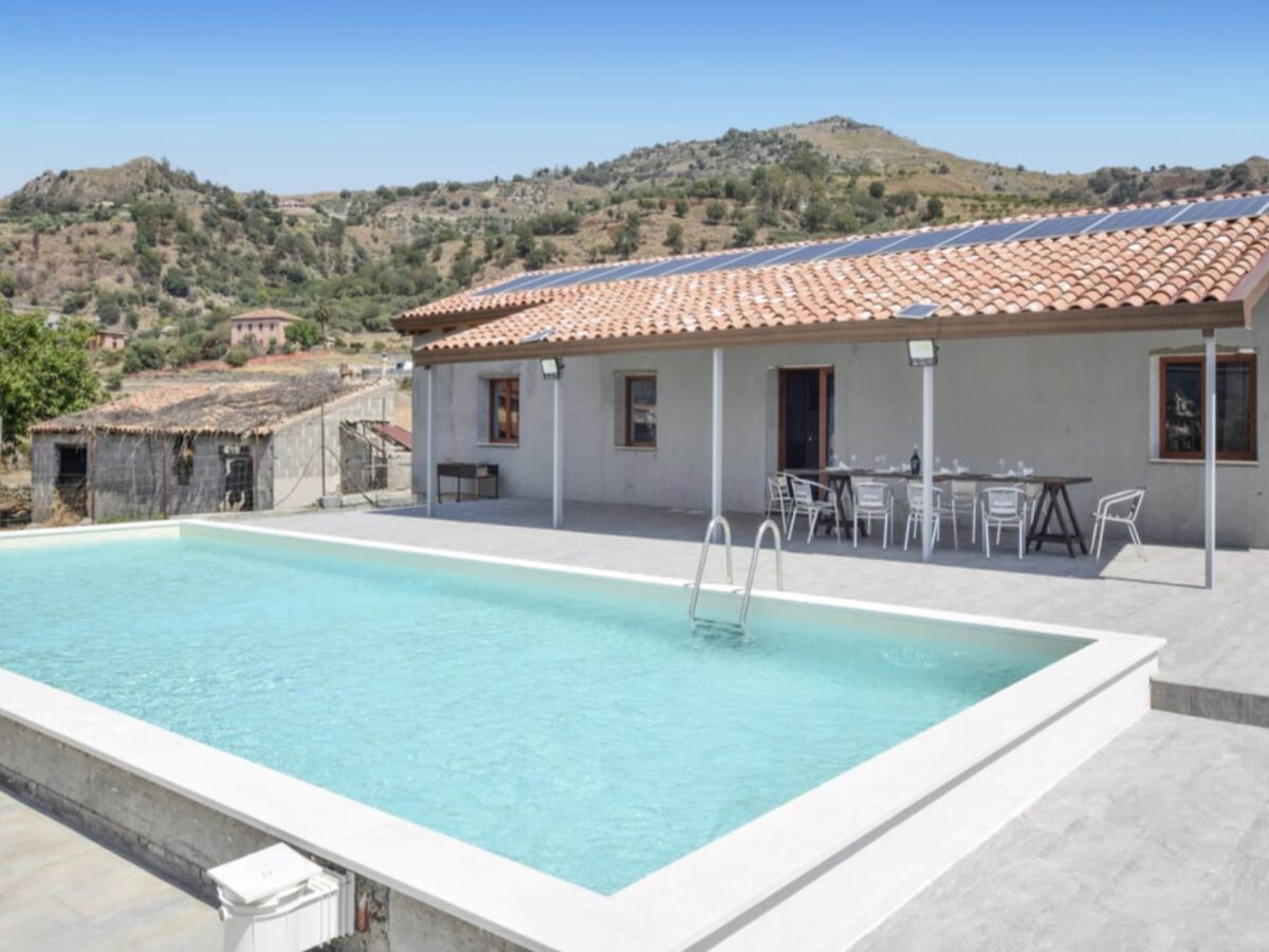 Villa Villa in Gaggi mit Pool in der Nähe des Ätna - Outdoor photo 4
