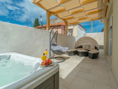 Villa Villa Donato with Jacuzzi in Zadar - Villa