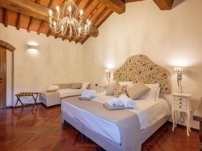 Holiday house Villa in Tuscany with Pool and Olive Grove - Features photo 27