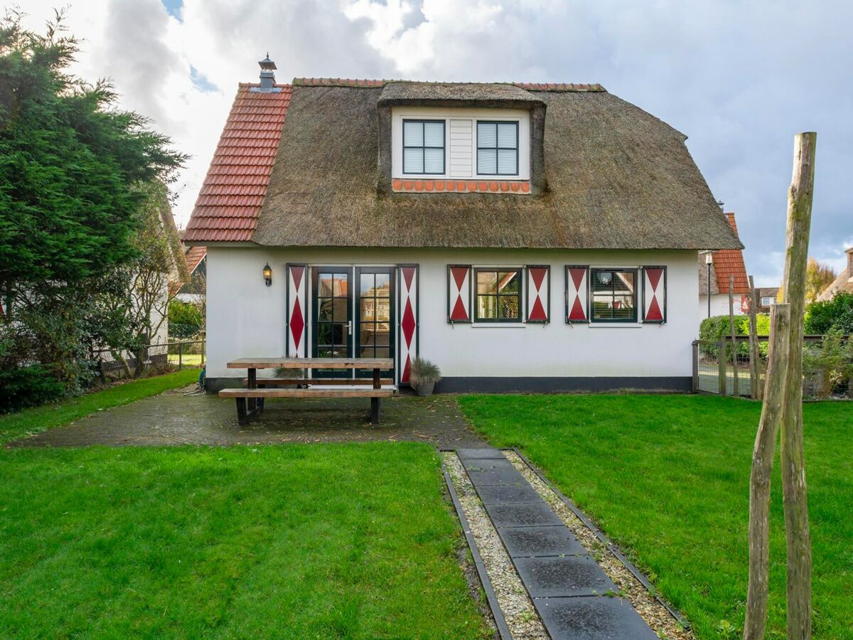 Holiday house De Buitenplaats 134 villa with enclosed garden