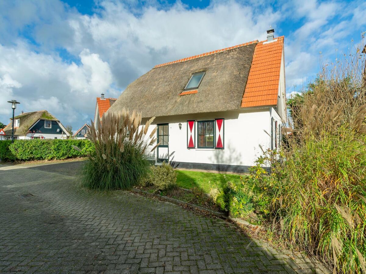 Holiday house De Buitenplaats 134 villa with enclosed garden - Outdoor photo 2