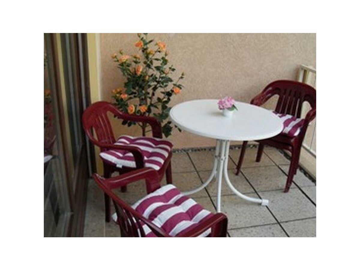 Apartment 2-Raum-Appartement mit Bad/WC, sep.2 WC,Tiefgarage