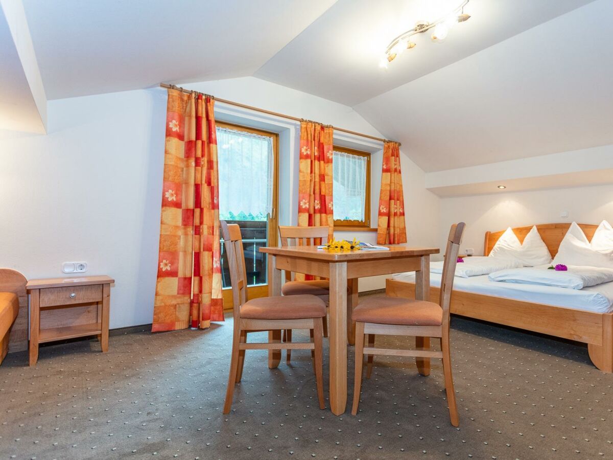 Holiday room Vierbettzimmer mit Dusche, WC