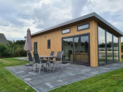 Holiday house Romantisches 4-Personen-Chalet am Wasser - Holiday house