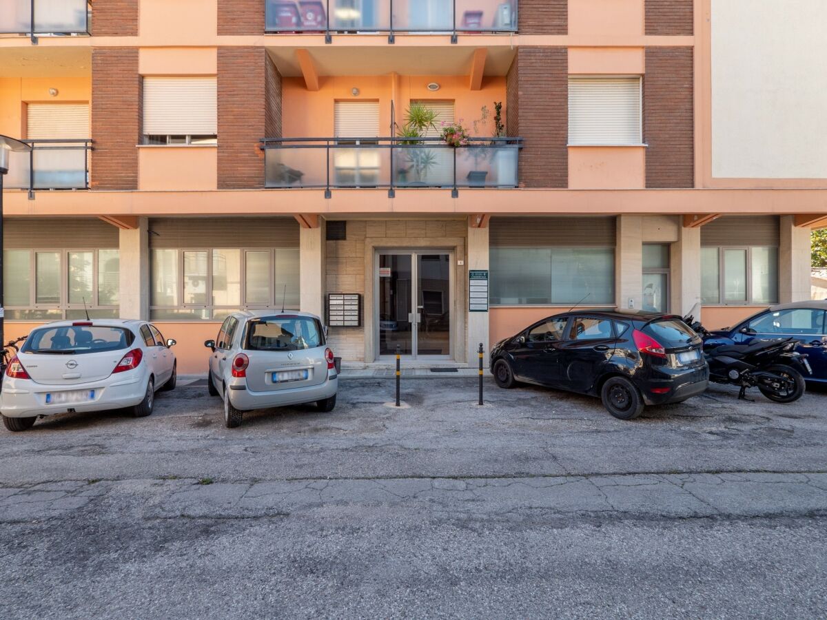 Apartment Holiday Home in Fano near the Beach - Outdoor photo 2