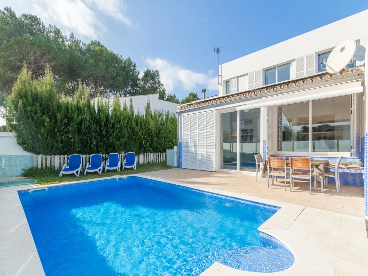 Villa Domus Genti Holiday Home with Pool