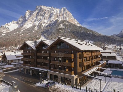 Chalet Welcoming chalet with balcony (No Deposit) - Outdoor photo 8