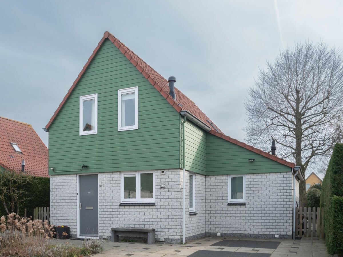 Holiday park Holiday Home in Quiet Dutch Park for Families