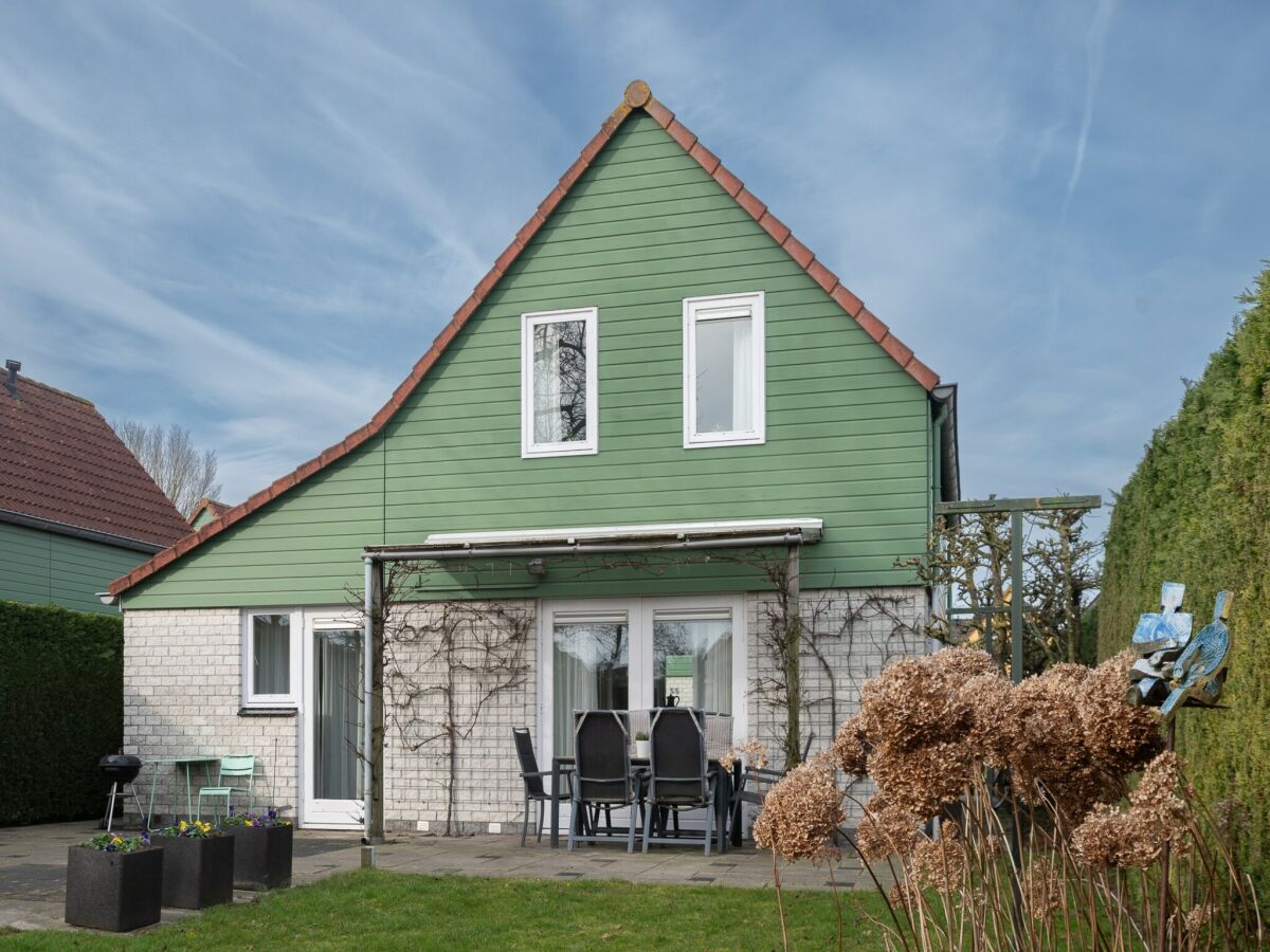 Holiday park Holiday Home in Quiet Dutch Park for Families - Outdoor photo 2
