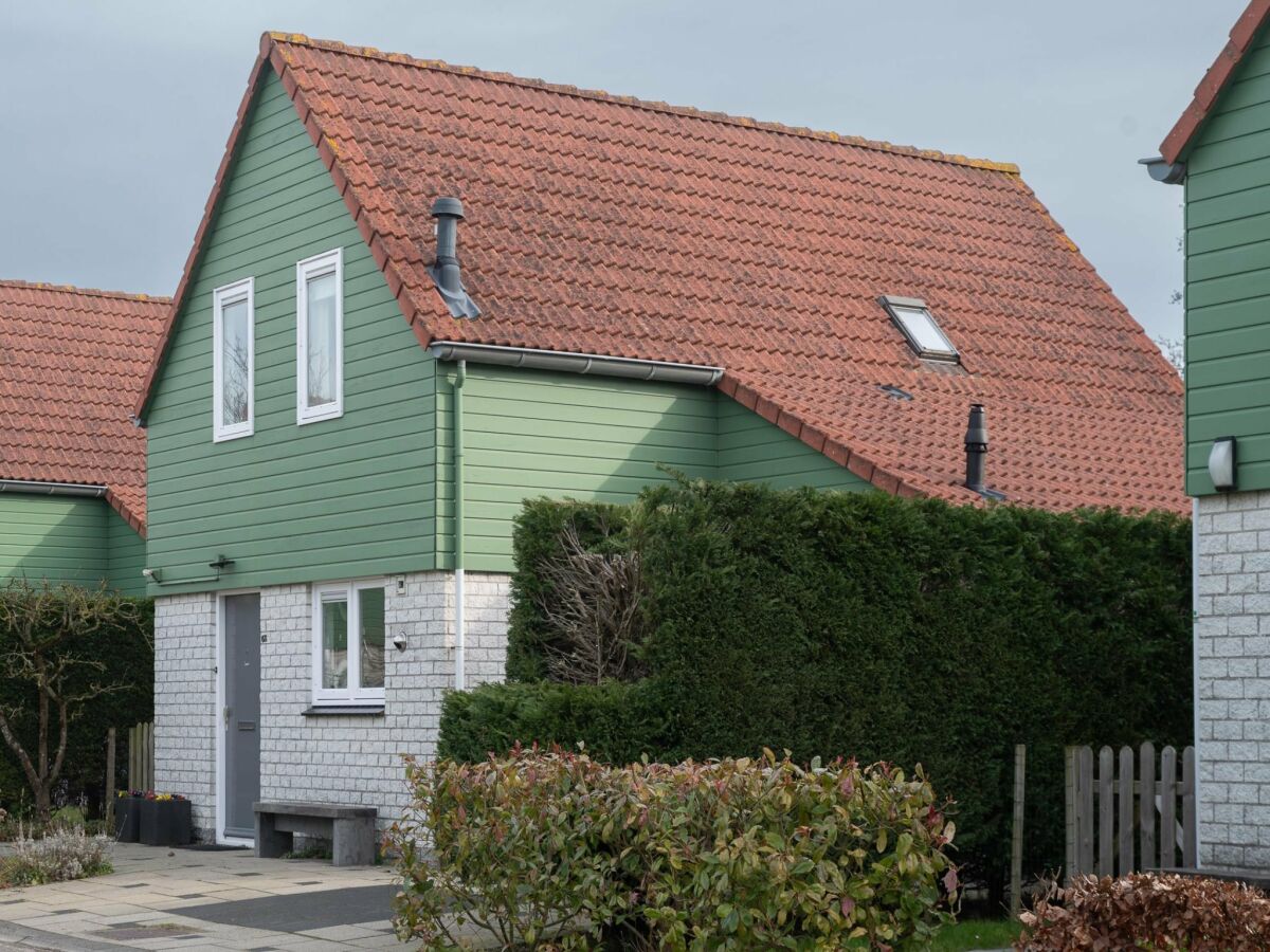 Holiday park Holiday Home in Quiet Dutch Park for Families - Outdoor photo 3