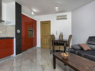 Apartment Apartment in Banjole near Beach & Nature - Features photo 9