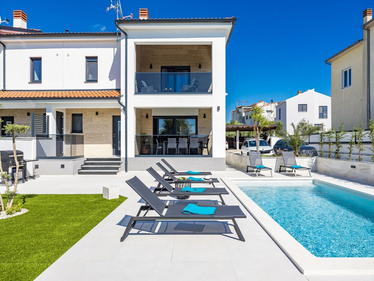 Villa Villa in Pula nahe Hidrobaza Strand