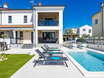 Villa Villa in Pula nahe Hidrobaza Strand in Štinjan - Villa