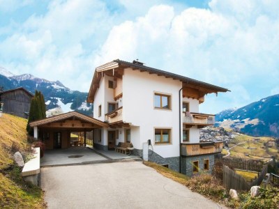 Chalet Chalet im Zillertal nahe Skibus in Zillertal Arena - Chalet