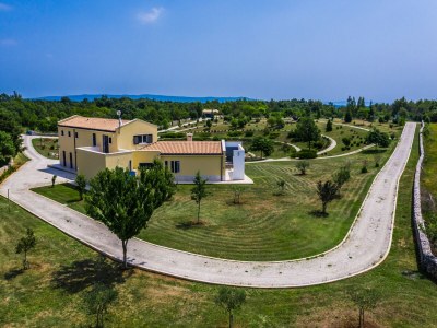 Villa Villa in Filipana with Private Heated Pool - Outdoor photo 10