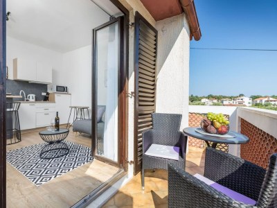 Apartment Apartment in Valbandon near Beach & Pool - Outdoor photo 6