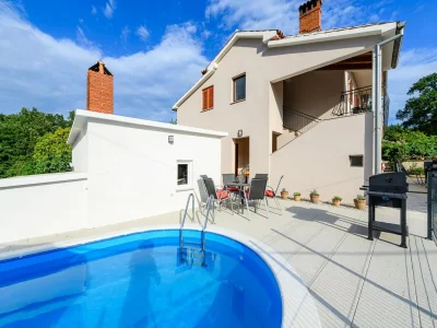 Apartment Spacious Apartment in Markoci - Outdoor photo 7