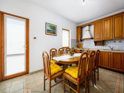 Apartment Spacious Apartment in Markoci - Features photo 11