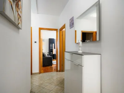 Apartment Spacious Apartment in Markoci - Features photo 21