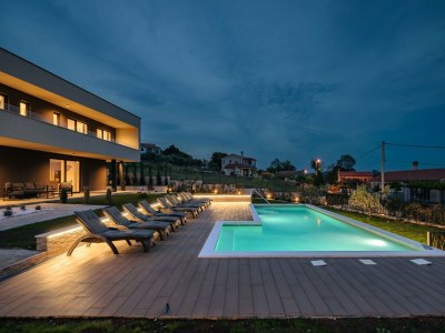 Villa Luxuriöse Villa mit Pool in Sveti Bartul in Raša - Villa
