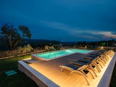 Villa Luxuriöse Villa mit Pool in Sveti Bartul - Outdoor photo 12