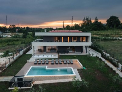 Villa Luxuriöse Villa mit Pool in Sveti Bartul - Outdoor photo 14