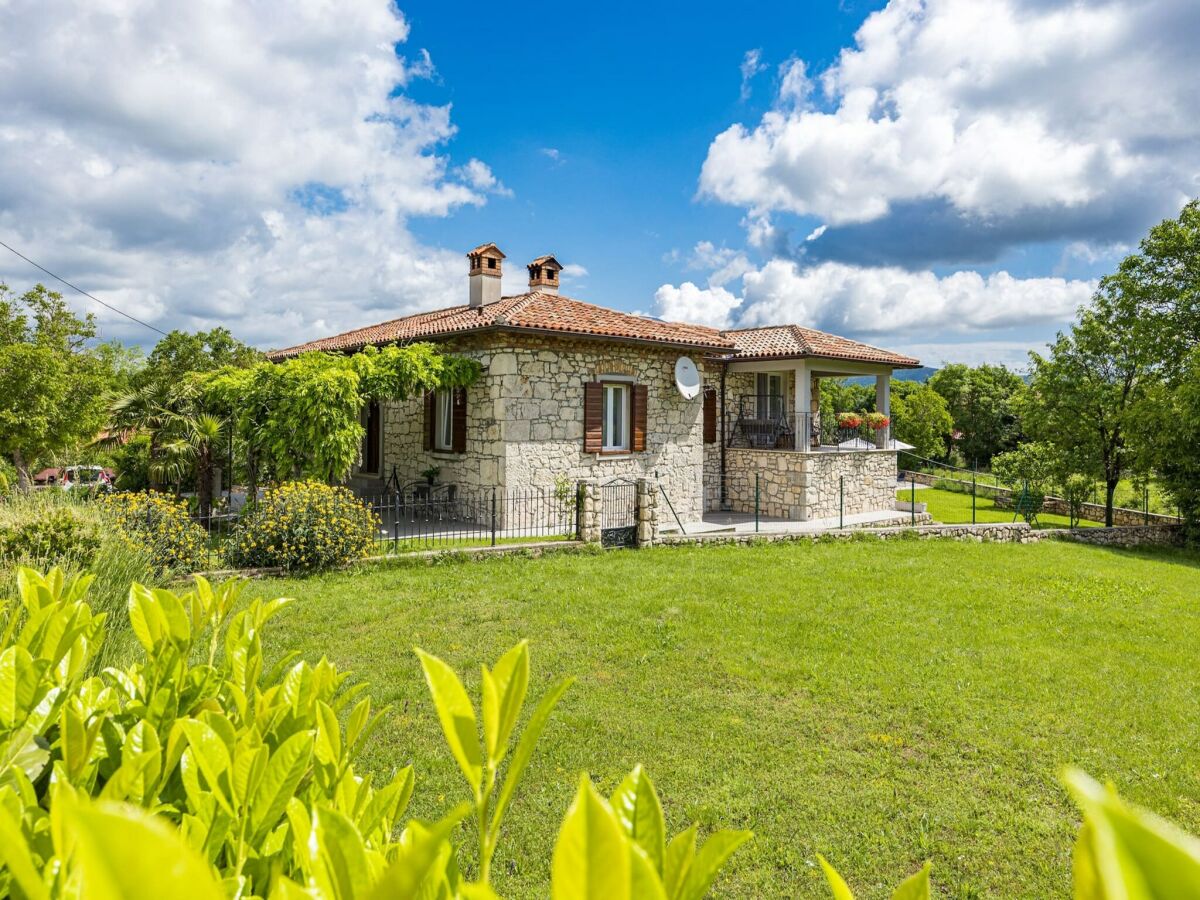 Villa Charming Villa with Pool